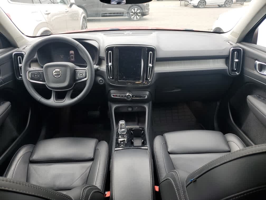 2023 Volvo XC40 Plus Bright Theme