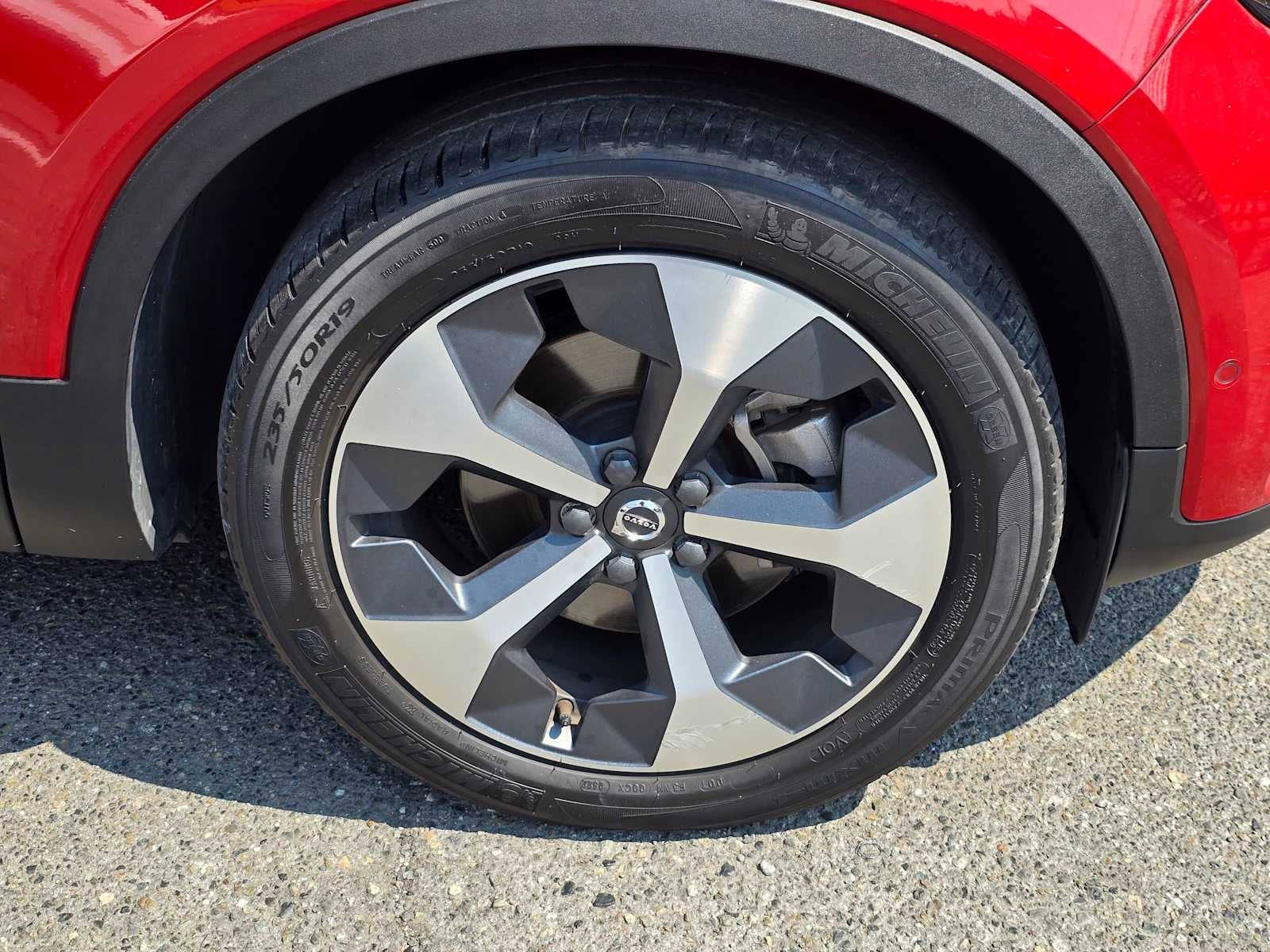 2023 Volvo XC40 Plus Bright Theme