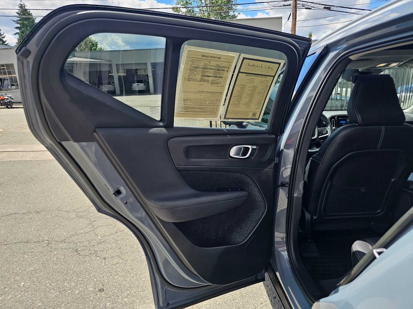 2023 Volvo XC40 Plus Bright Theme