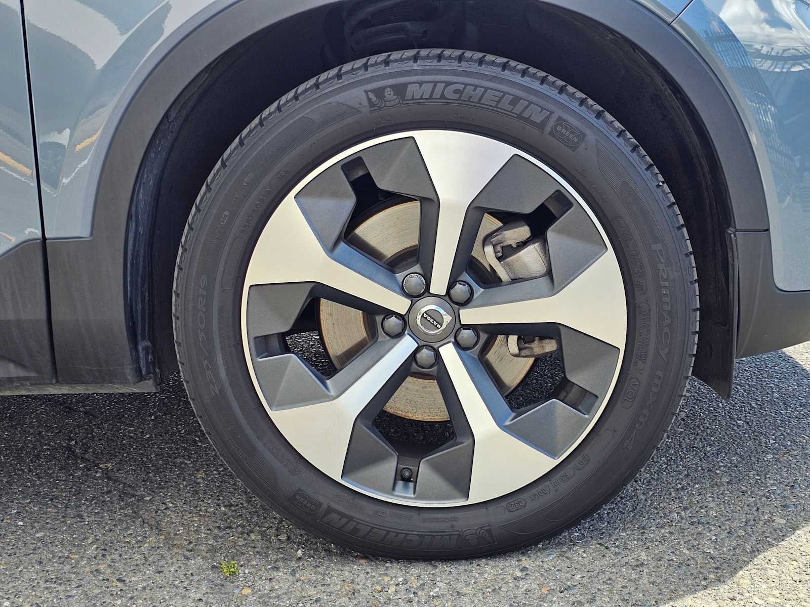 2023 Volvo XC40 Plus Bright Theme