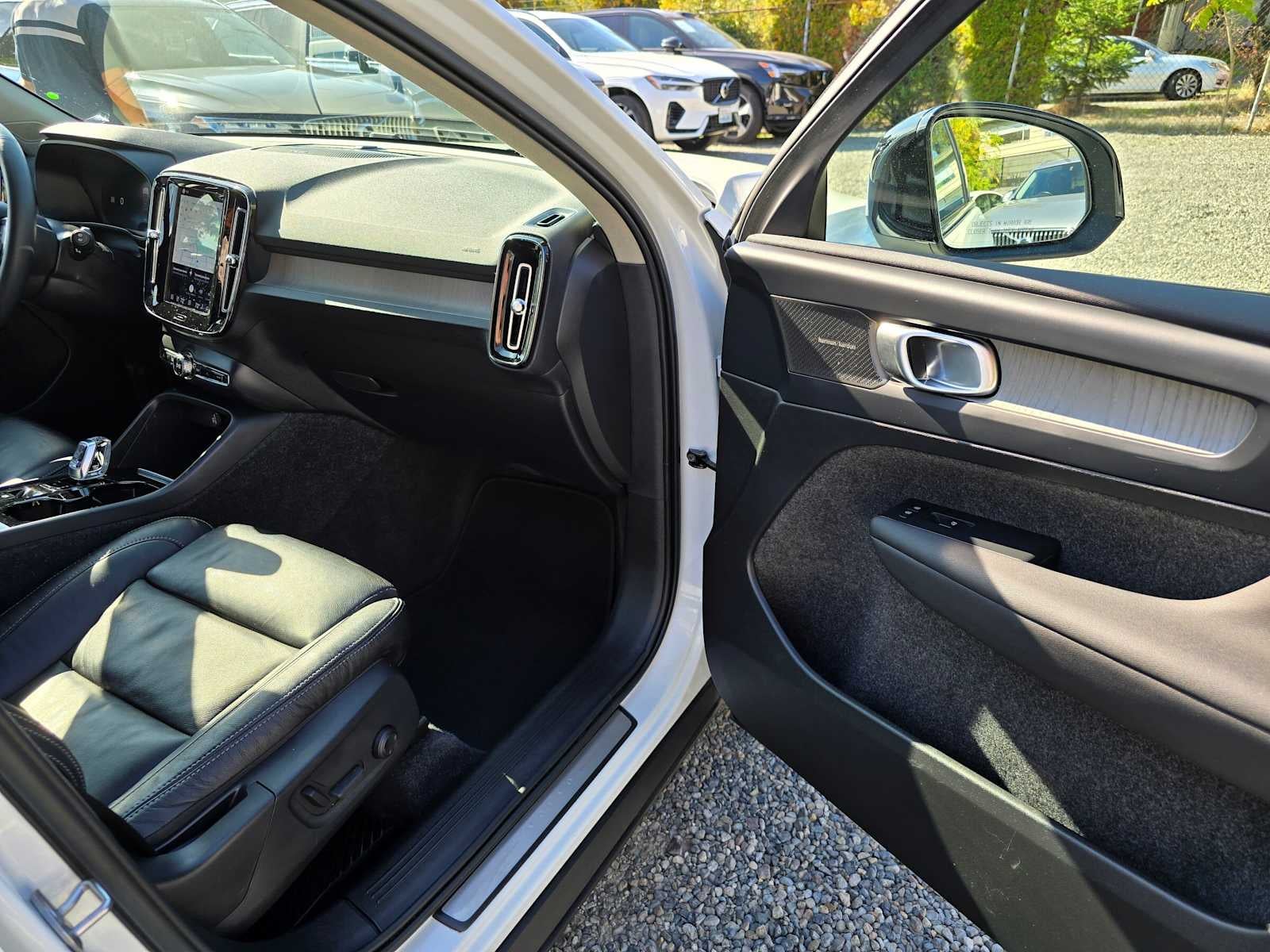 2023 Volvo XC40 Plus Dark Theme