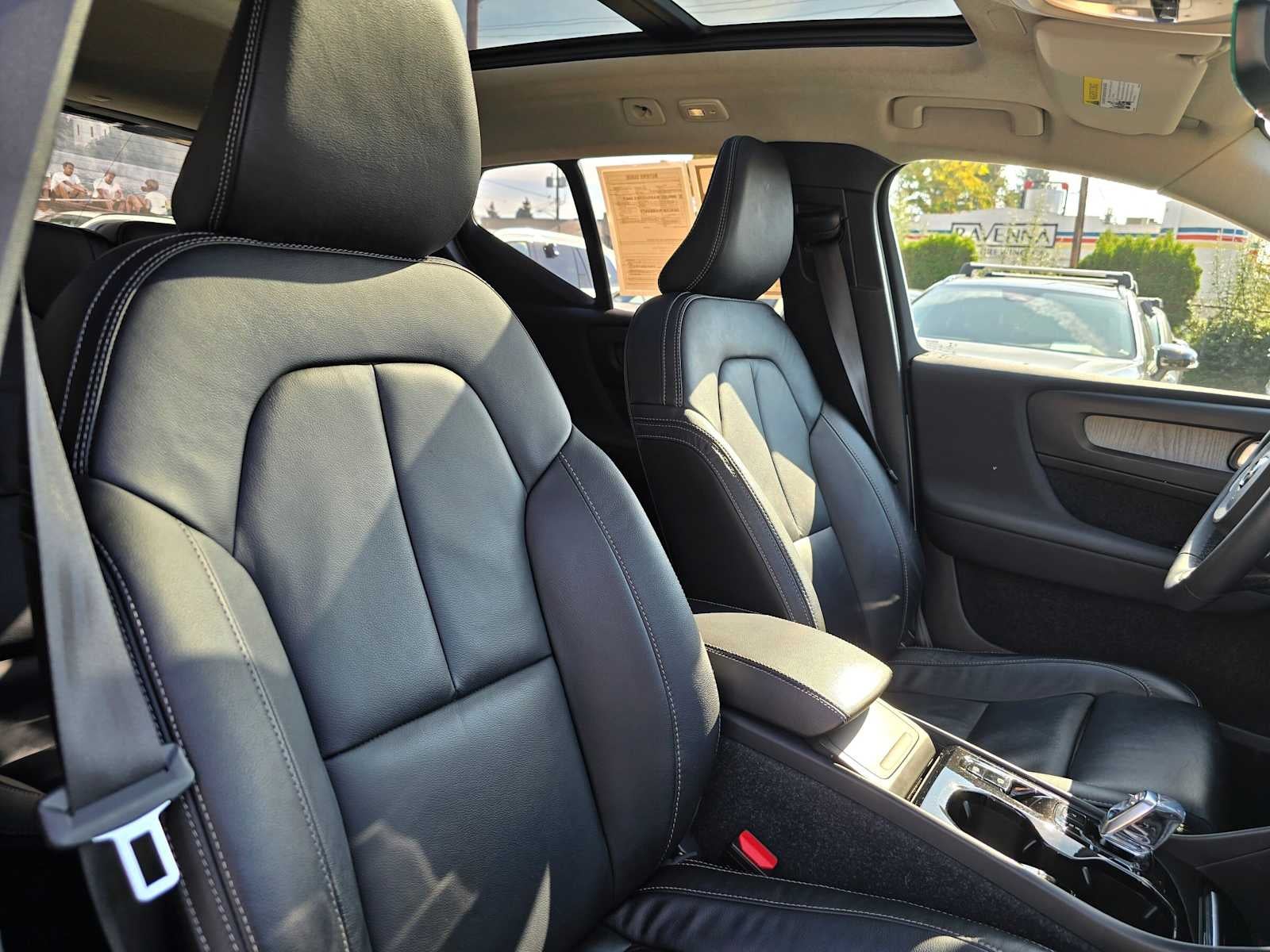 2023 Volvo XC40 Plus Dark Theme