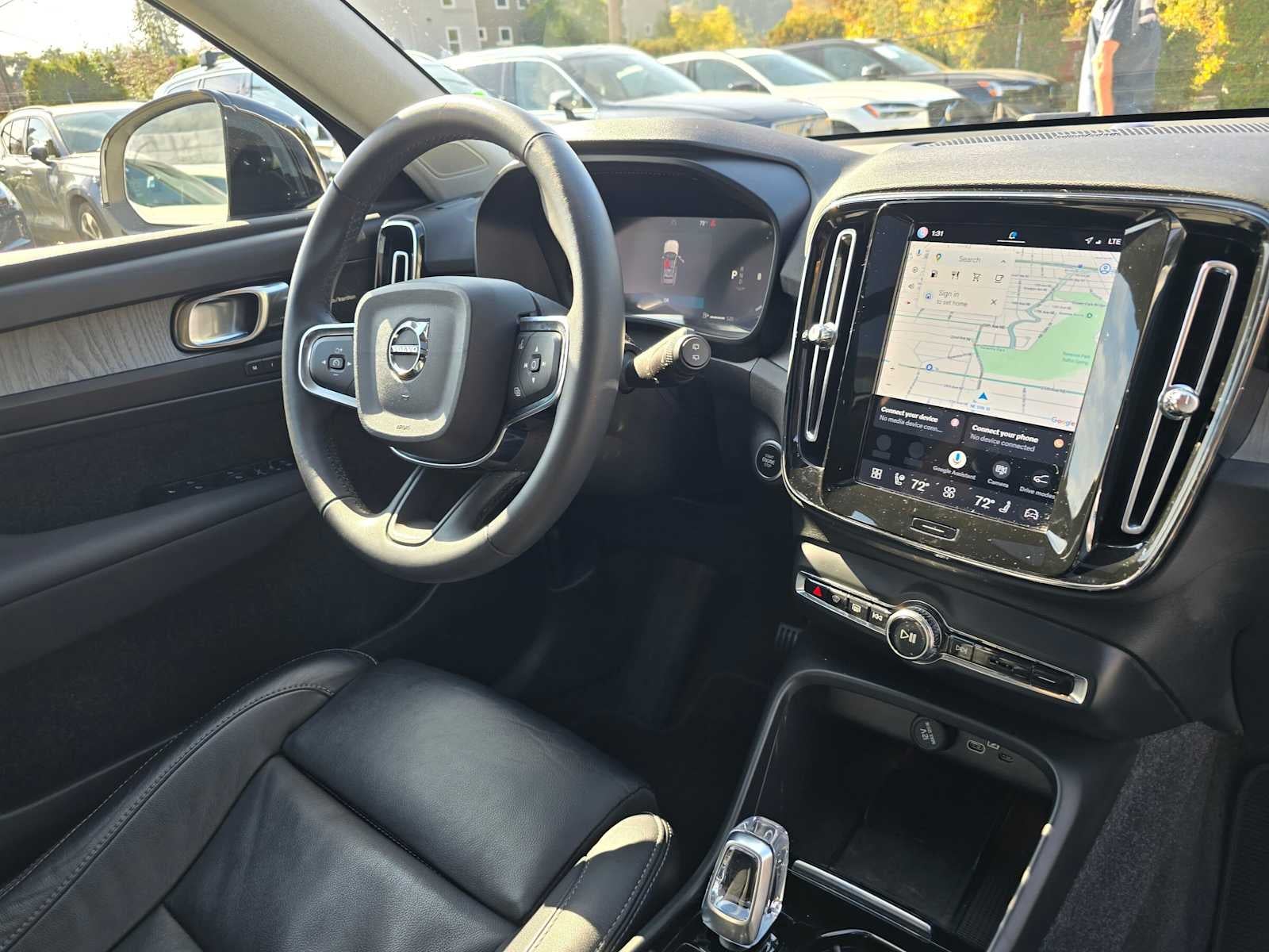 2023 Volvo XC40 Plus Dark Theme