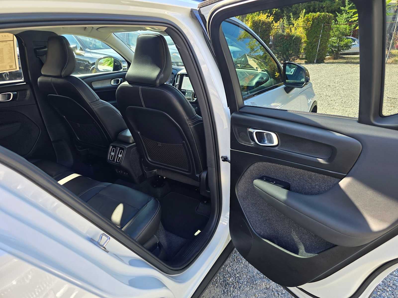 2023 Volvo XC40 Plus Dark Theme