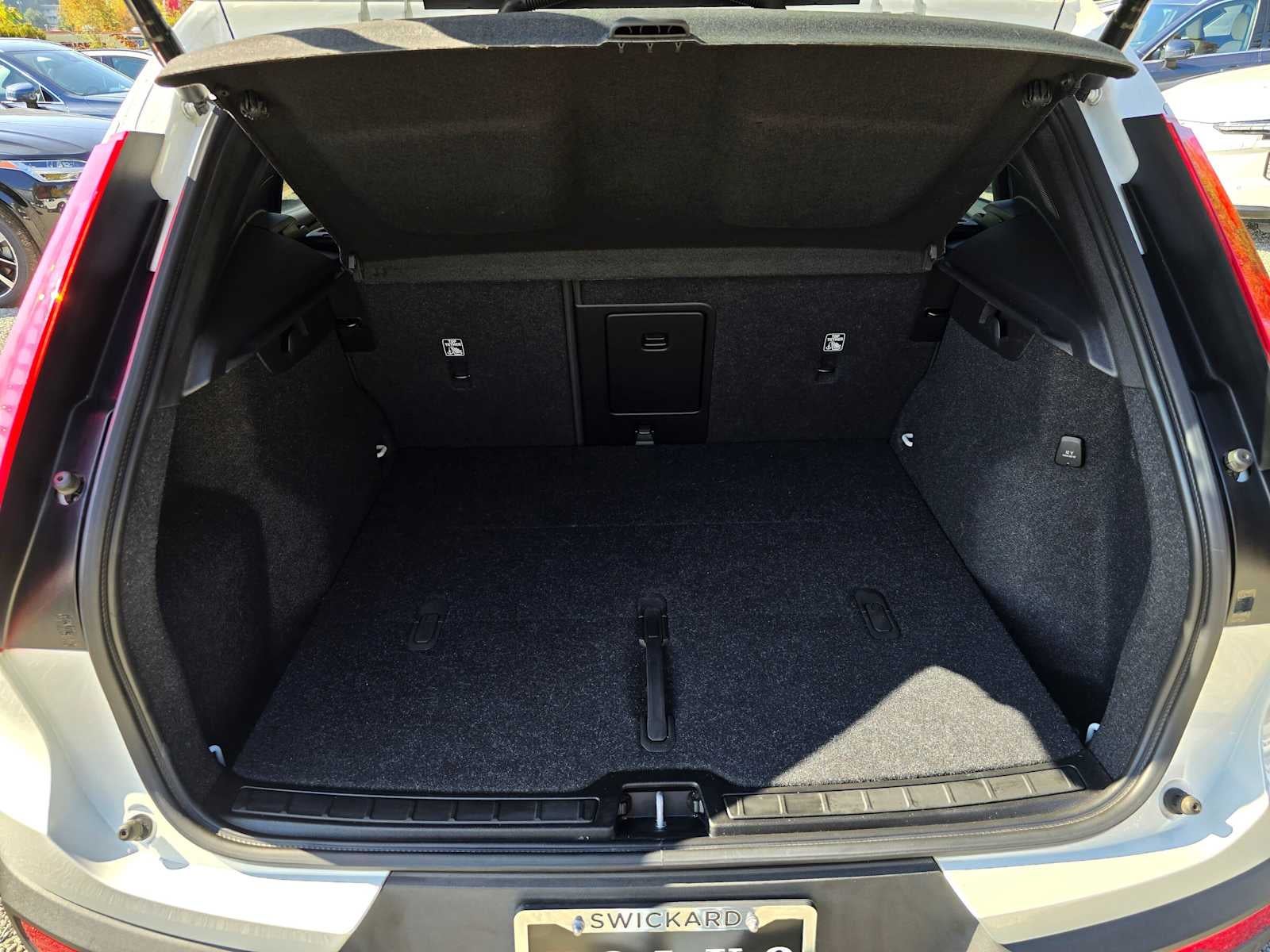 2023 Volvo XC40 Plus Dark Theme