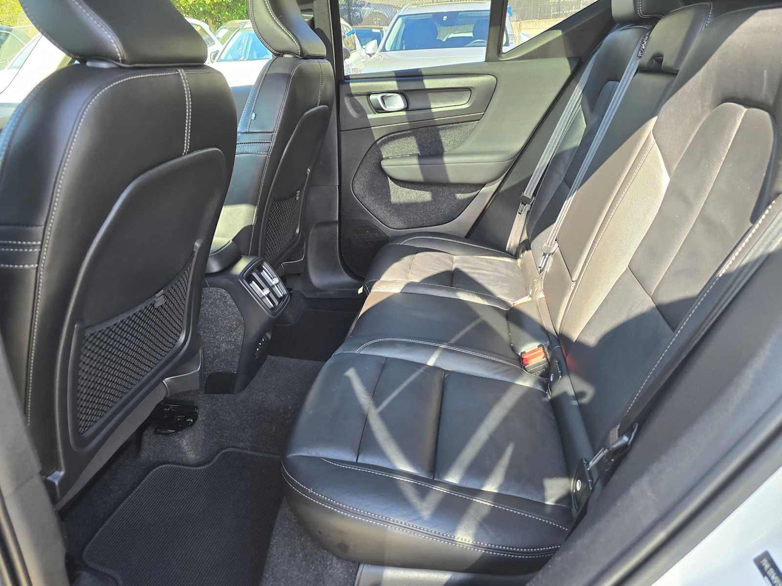 2023 Volvo XC40 Plus Dark Theme
