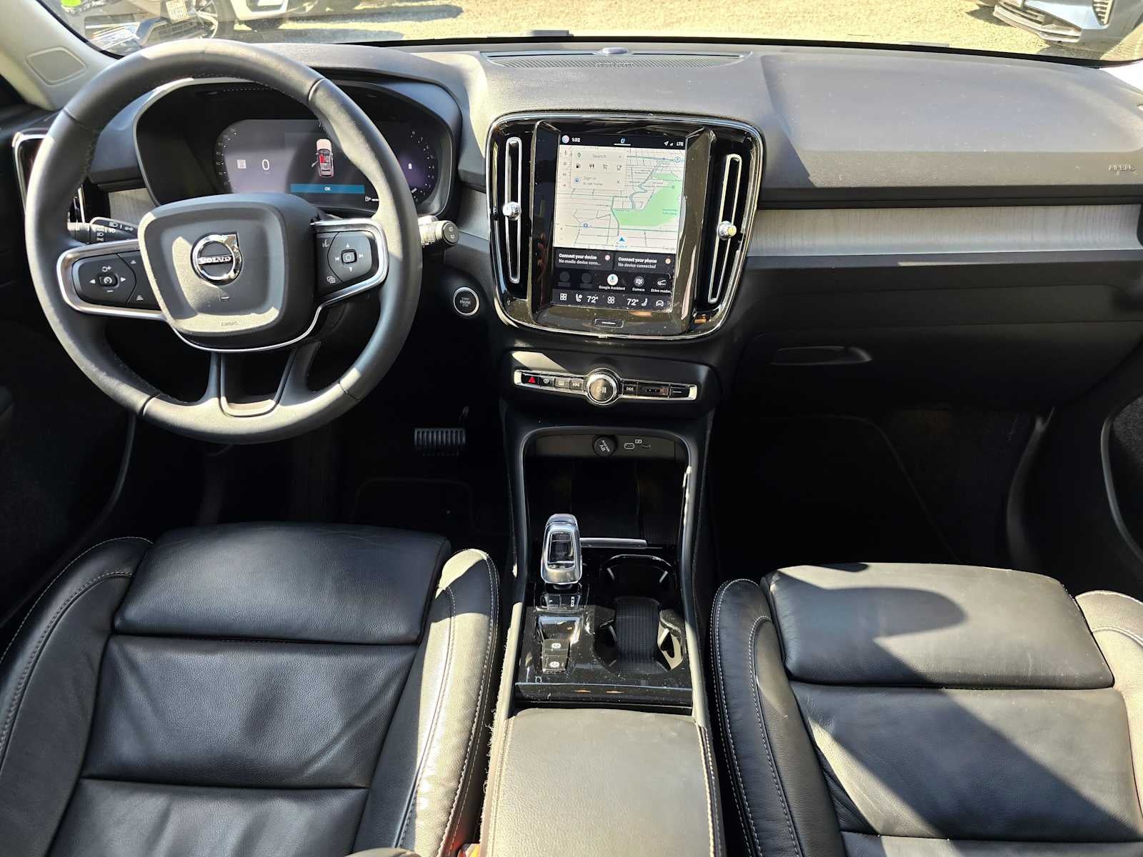 2023 Volvo XC40 Plus Dark Theme