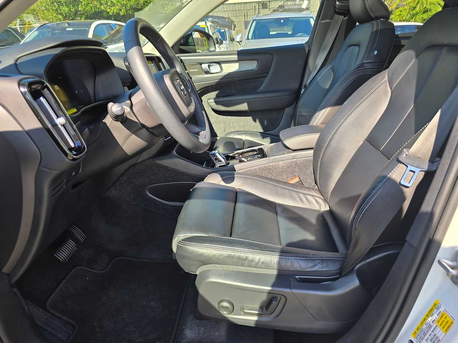 2023 Volvo XC40 Plus Dark Theme