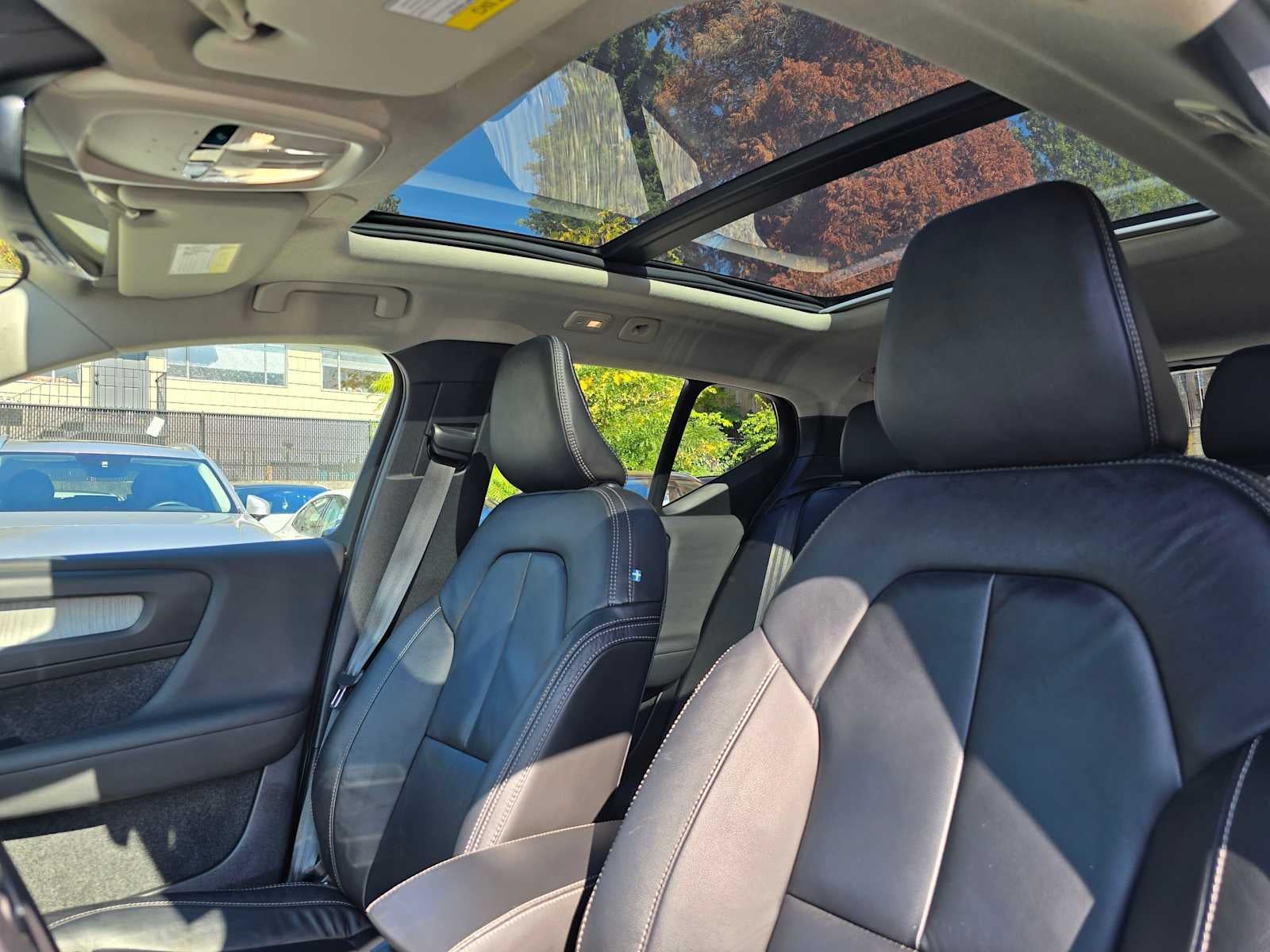 2023 Volvo XC40 Plus Dark Theme