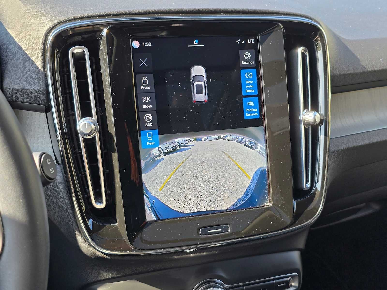 2023 Volvo XC40 Plus Dark Theme