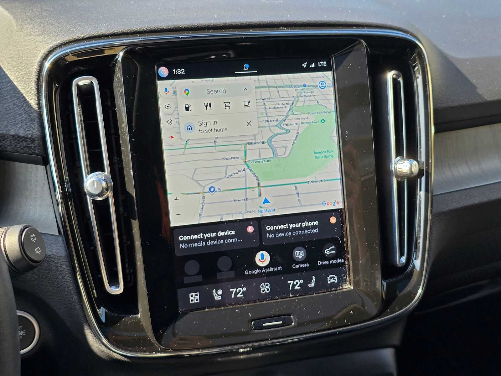 2023 Volvo XC40 Plus Dark Theme