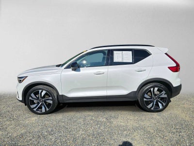 2023 Volvo XC40 Plus Dark Theme