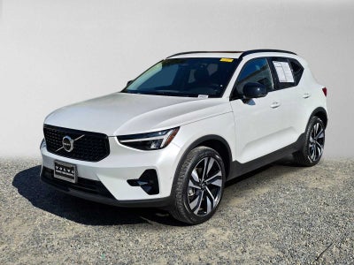 2023 Volvo XC40 Plus Dark Theme