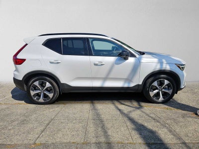 2023 Volvo XC40 Plus Dark Theme