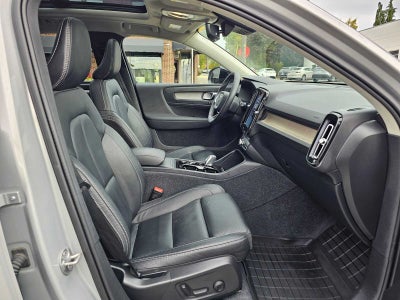 2023 Volvo XC40 Plus Dark Theme
