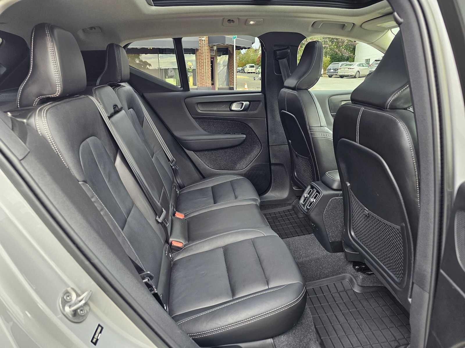 2023 Volvo XC40 Plus Dark Theme