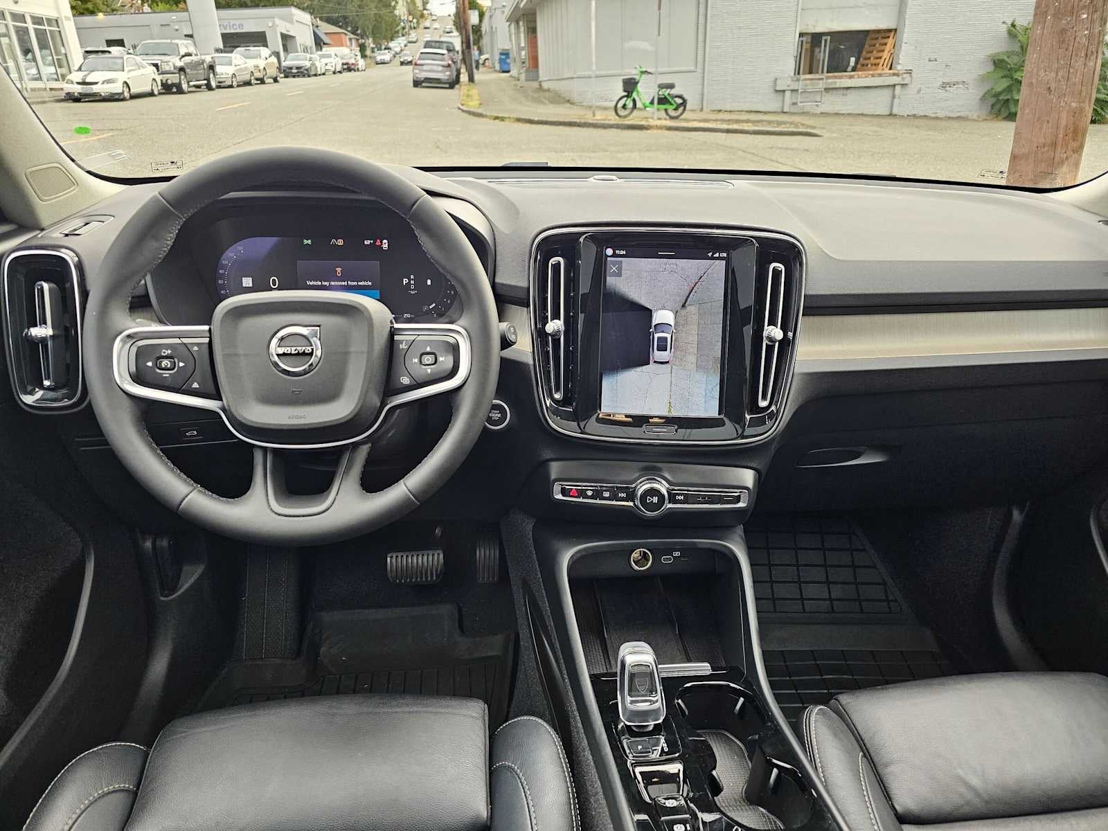 2023 Volvo XC40 Plus Dark Theme
