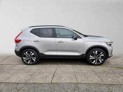 2023 Volvo XC40 Plus Dark Theme