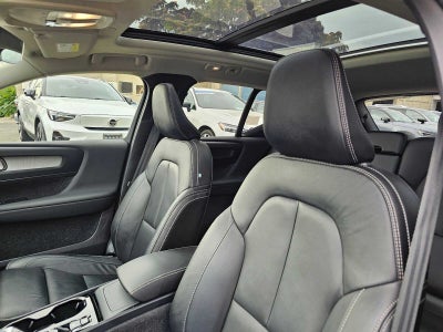 2023 Volvo XC40 Plus Dark Theme