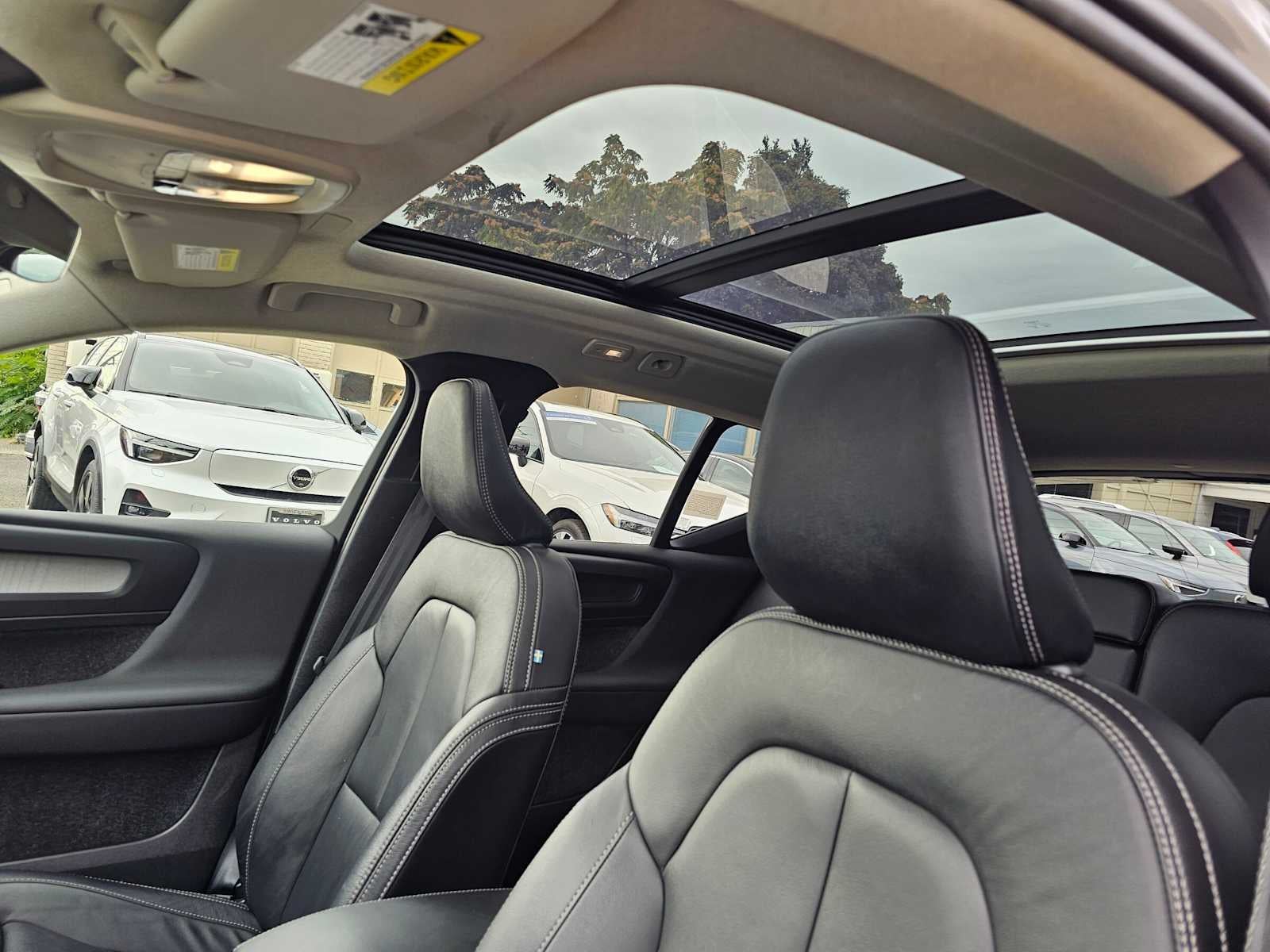 2023 Volvo XC40 Plus Dark Theme