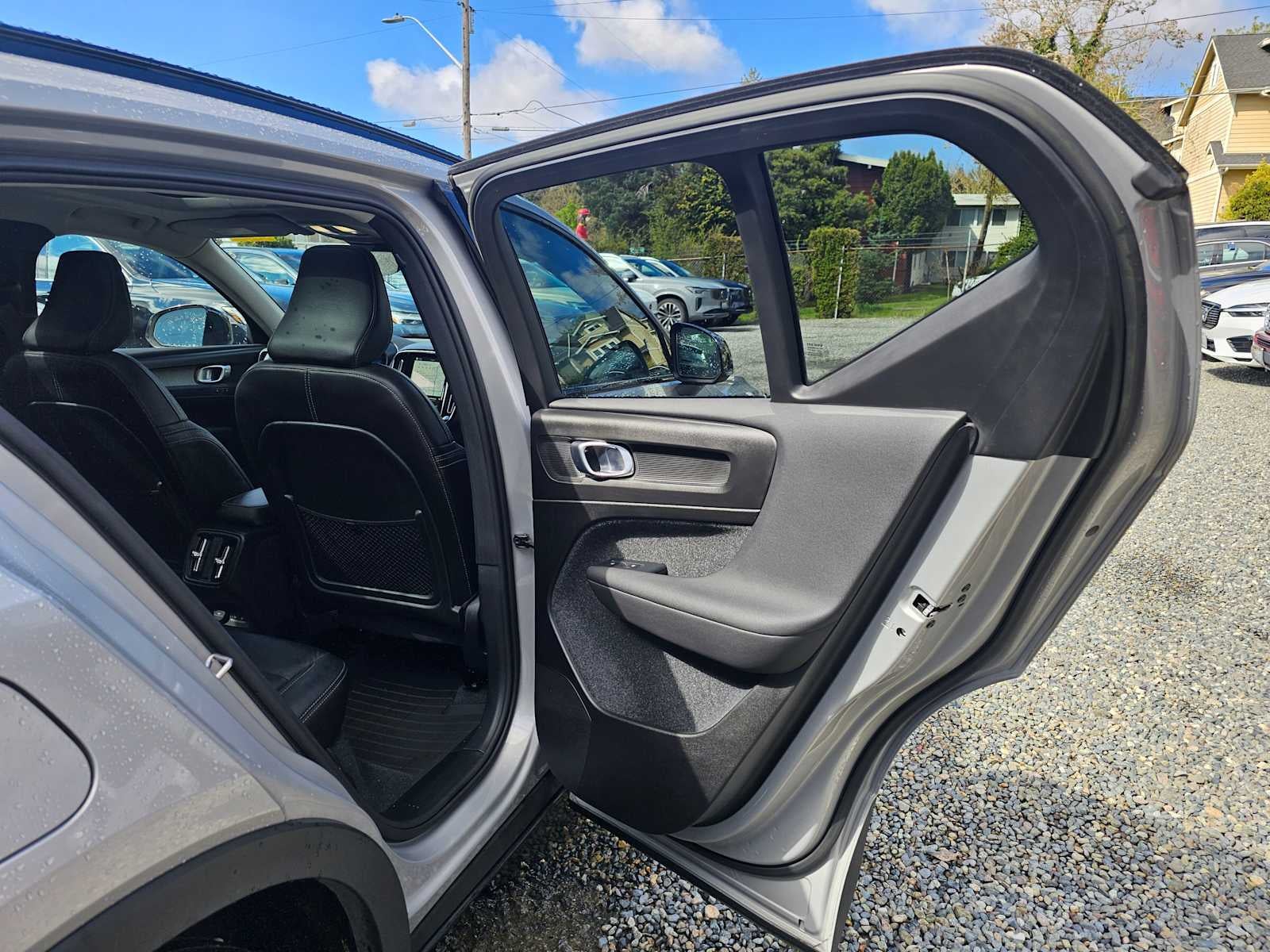 2023 Volvo XC40 Plus Dark Theme