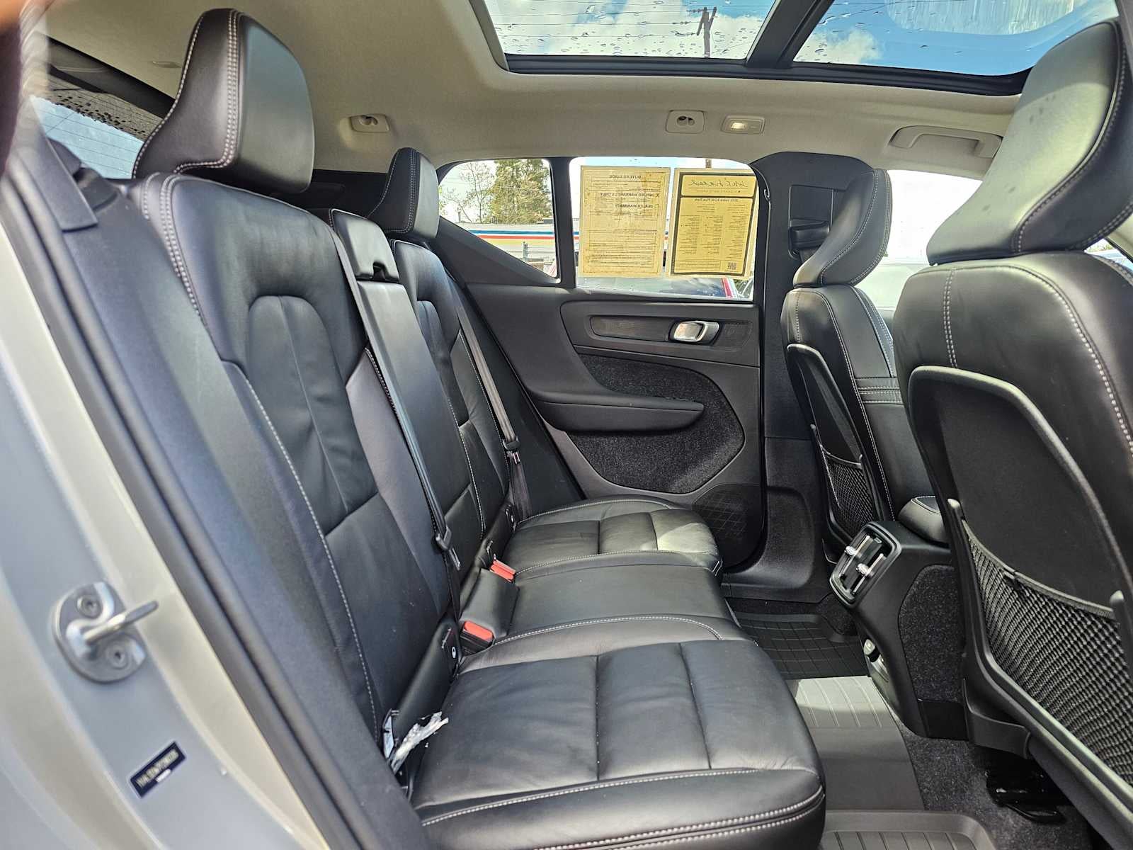 2023 Volvo XC40 Plus Dark Theme