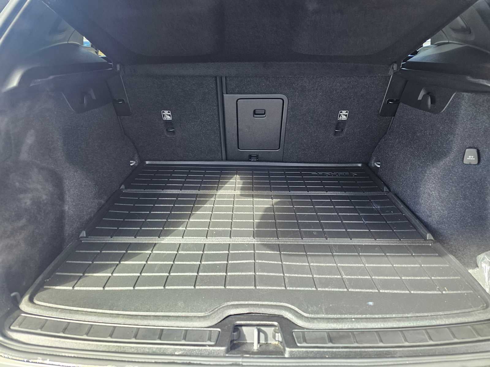 2023 Volvo XC40 Plus Dark Theme