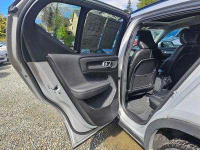 2023 Volvo XC40 Plus Dark Theme