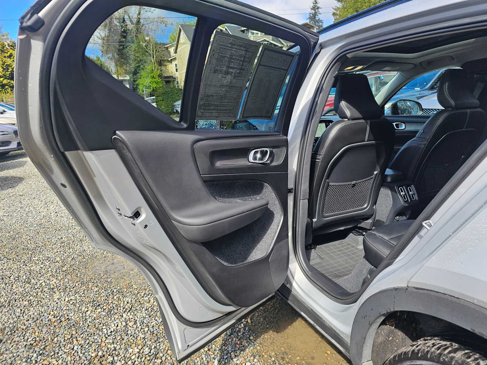 2023 Volvo XC40 Plus Dark Theme