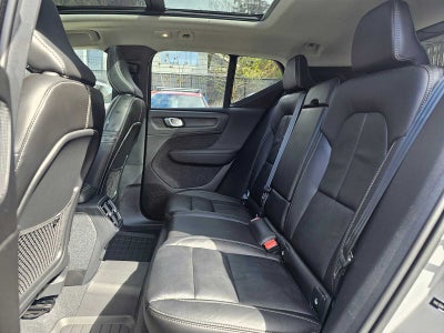 2023 Volvo XC40 Plus Dark Theme