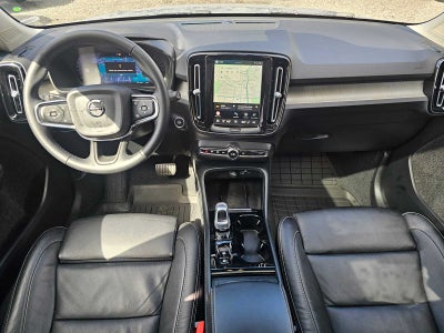 2023 Volvo XC40 Plus Dark Theme