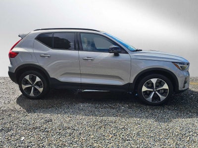 2023 Volvo XC40 Plus Dark Theme