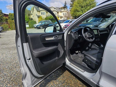 2023 Volvo XC40 Plus Dark Theme