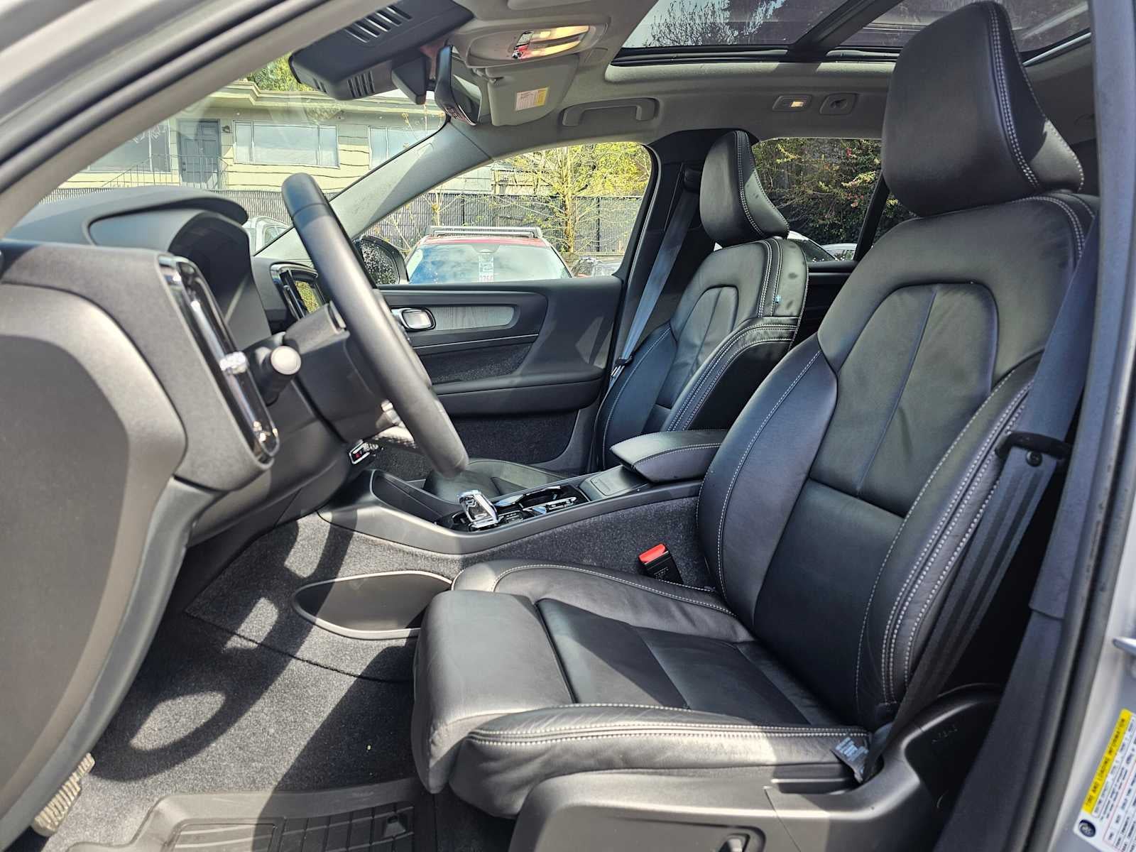 2023 Volvo XC40 Plus Dark Theme