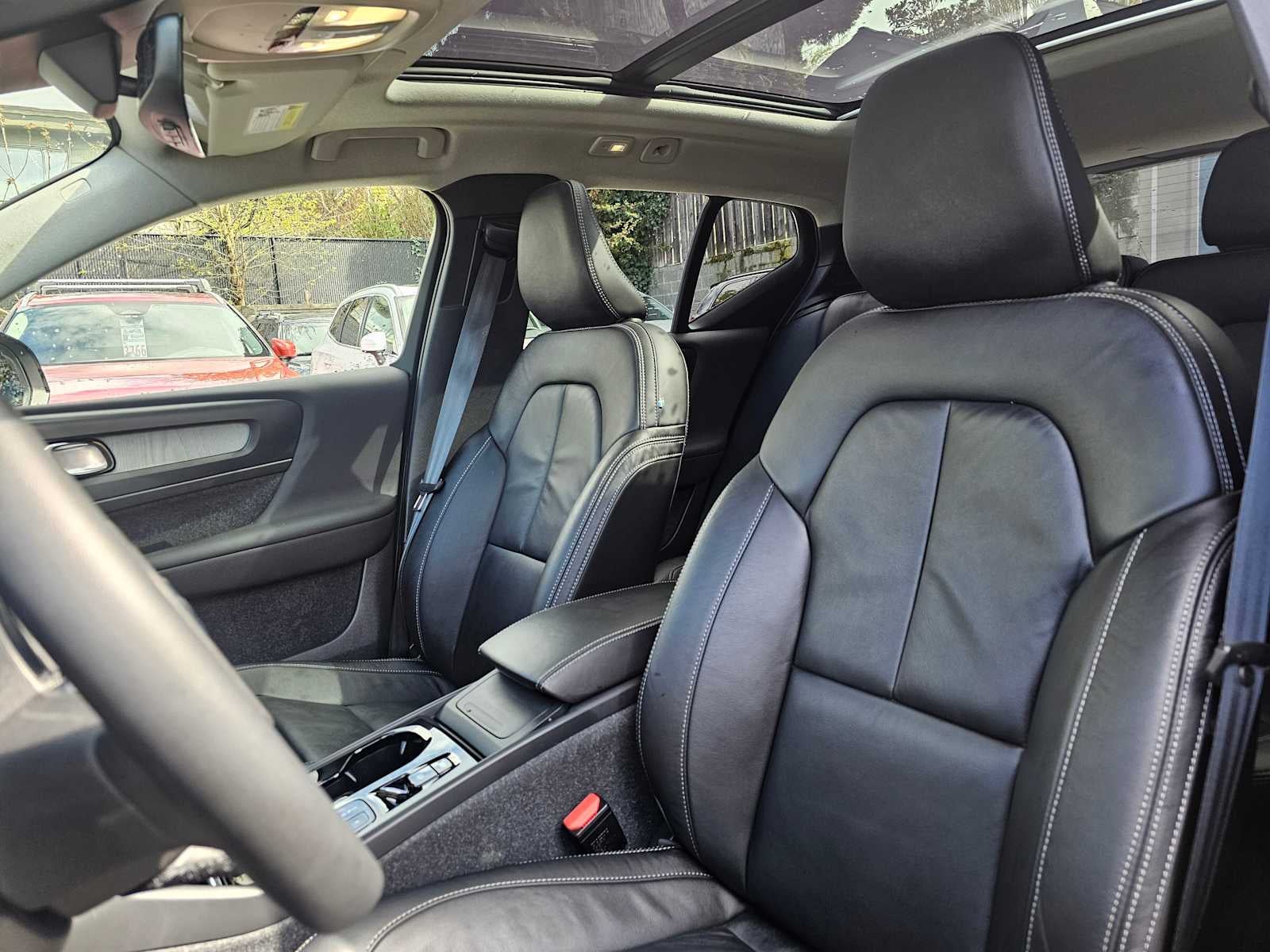 2023 Volvo XC40 Plus Dark Theme