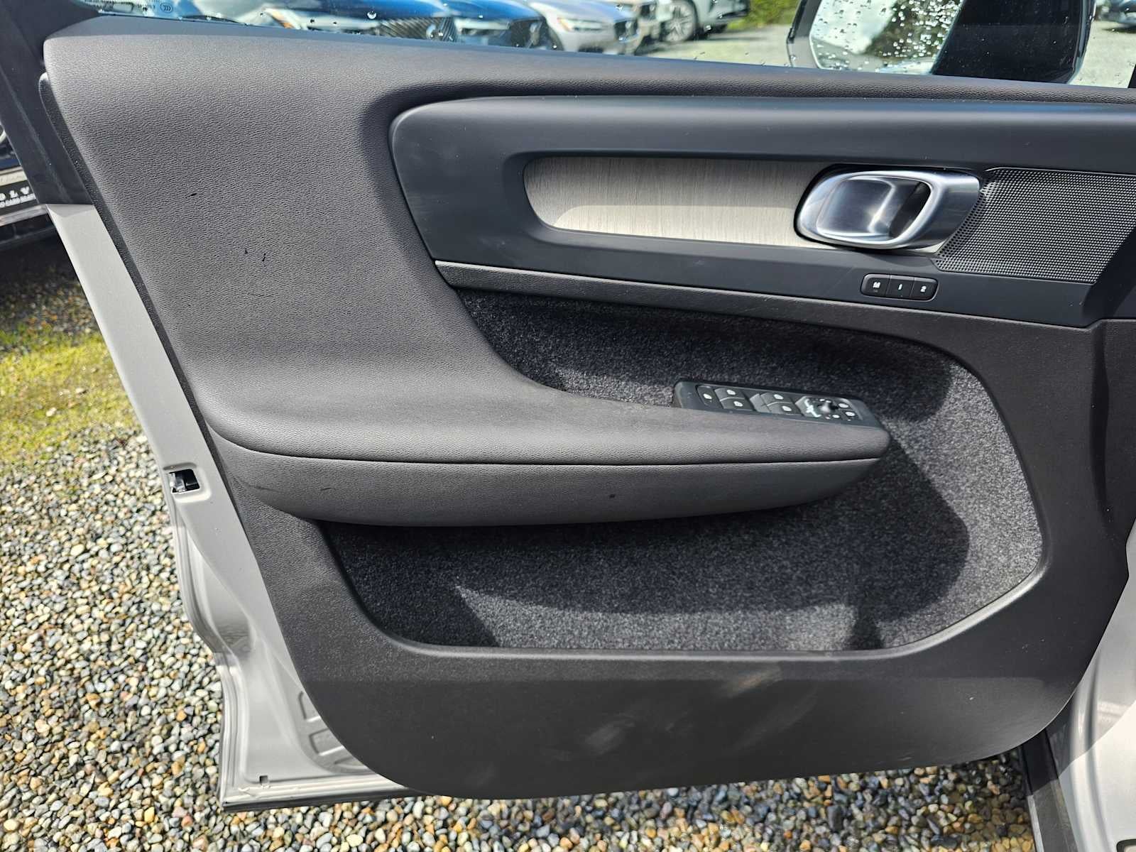 2023 Volvo XC40 Plus Dark Theme