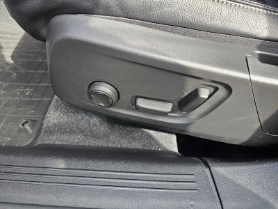 2023 Volvo XC40 Plus Dark Theme