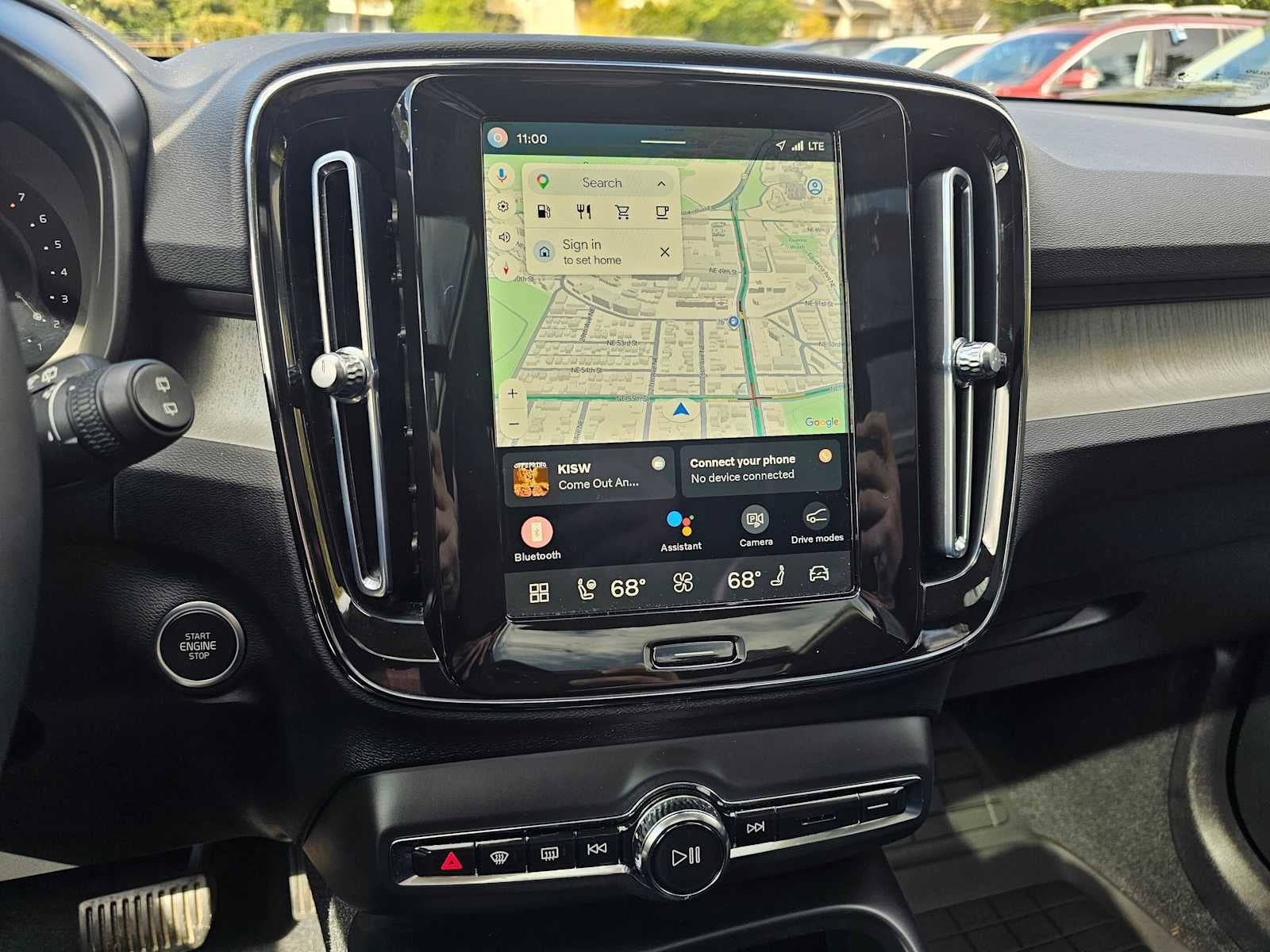 2023 Volvo XC40 Plus Dark Theme