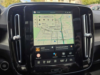 2023 Volvo XC40 Plus Dark Theme