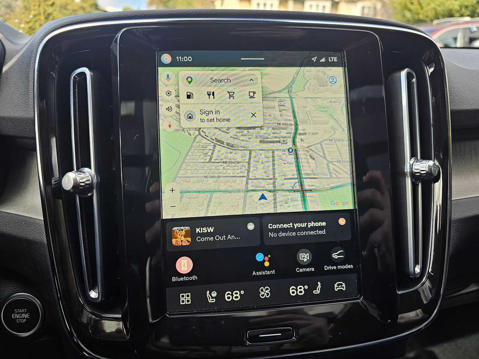 2023 Volvo XC40 Plus Dark Theme