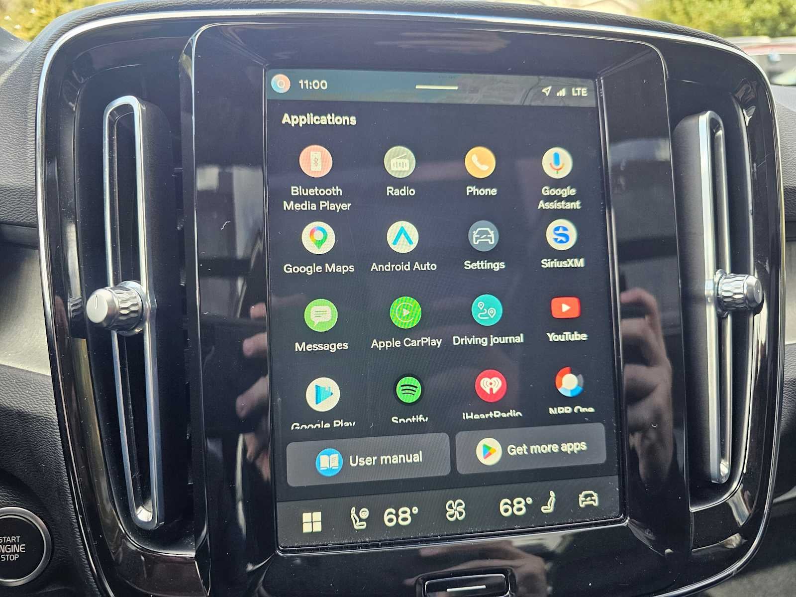 2023 Volvo XC40 Plus Dark Theme