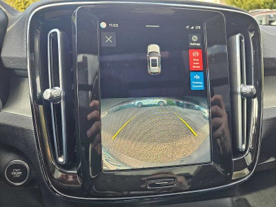 2023 Volvo XC40 Plus Dark Theme