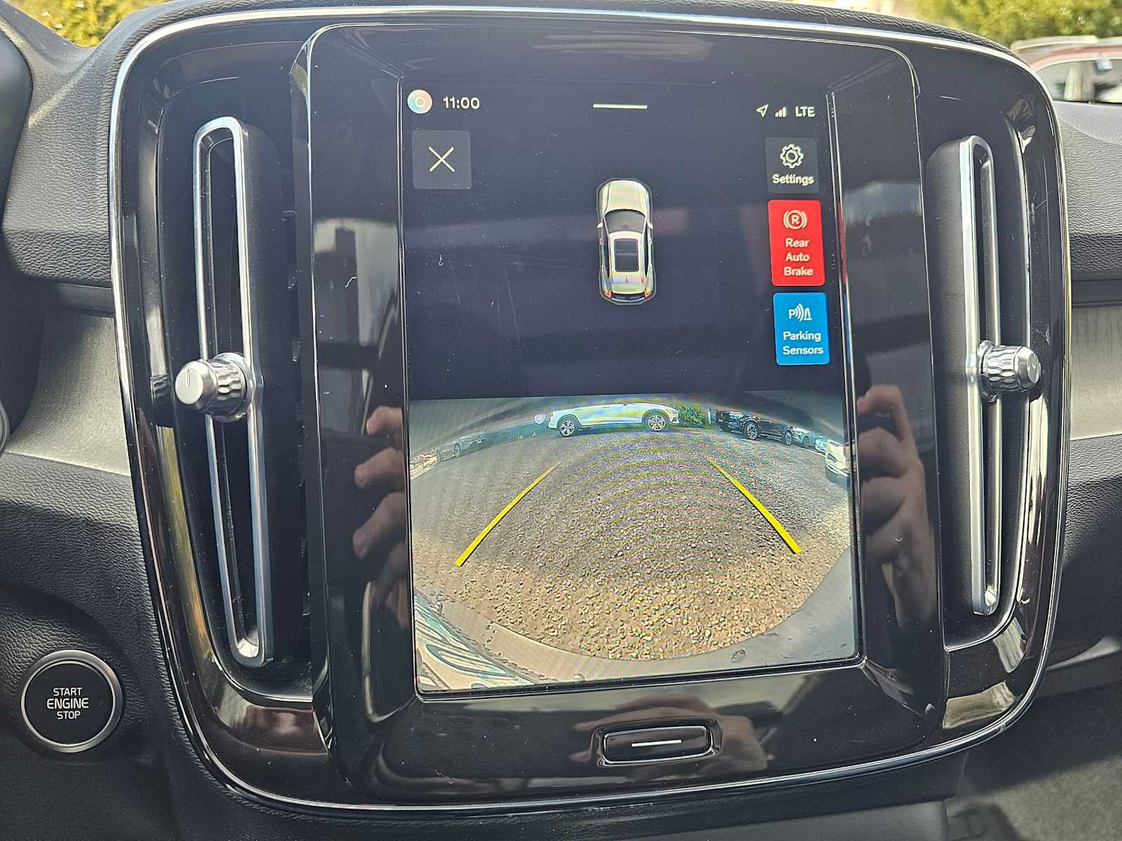 2023 Volvo XC40 Plus Dark Theme