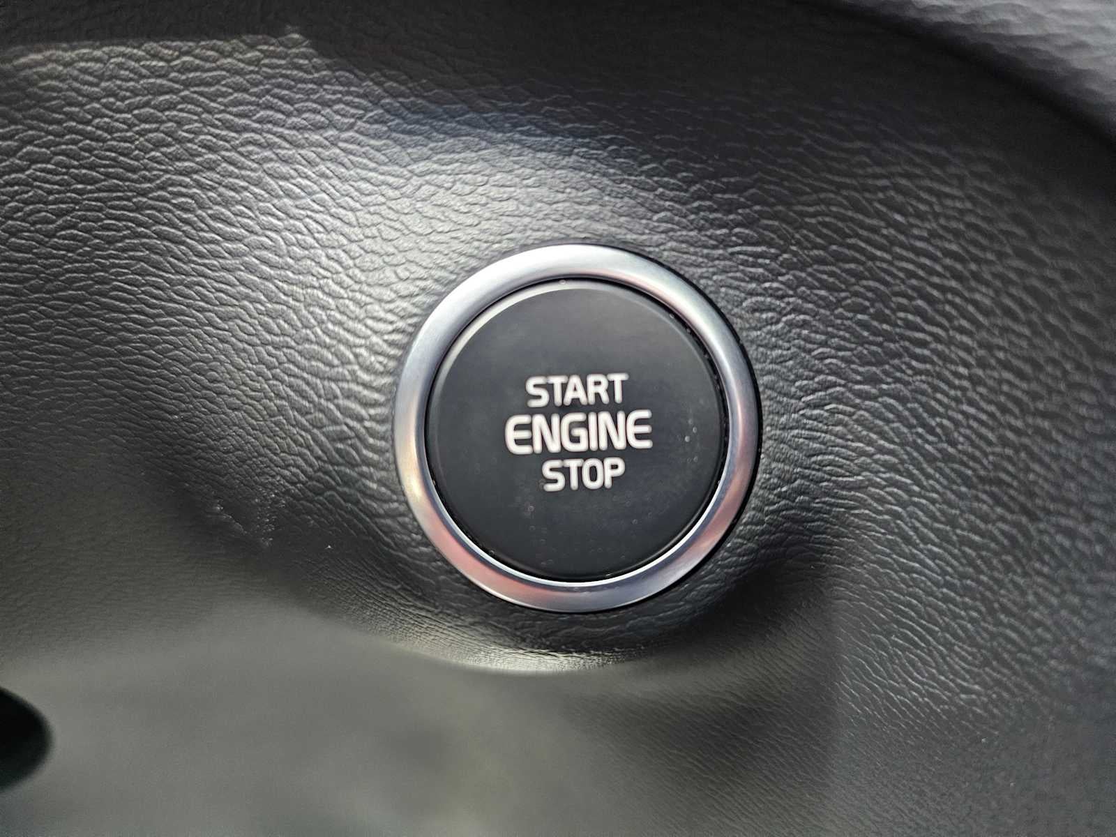 2023 Volvo XC40 Plus Dark Theme