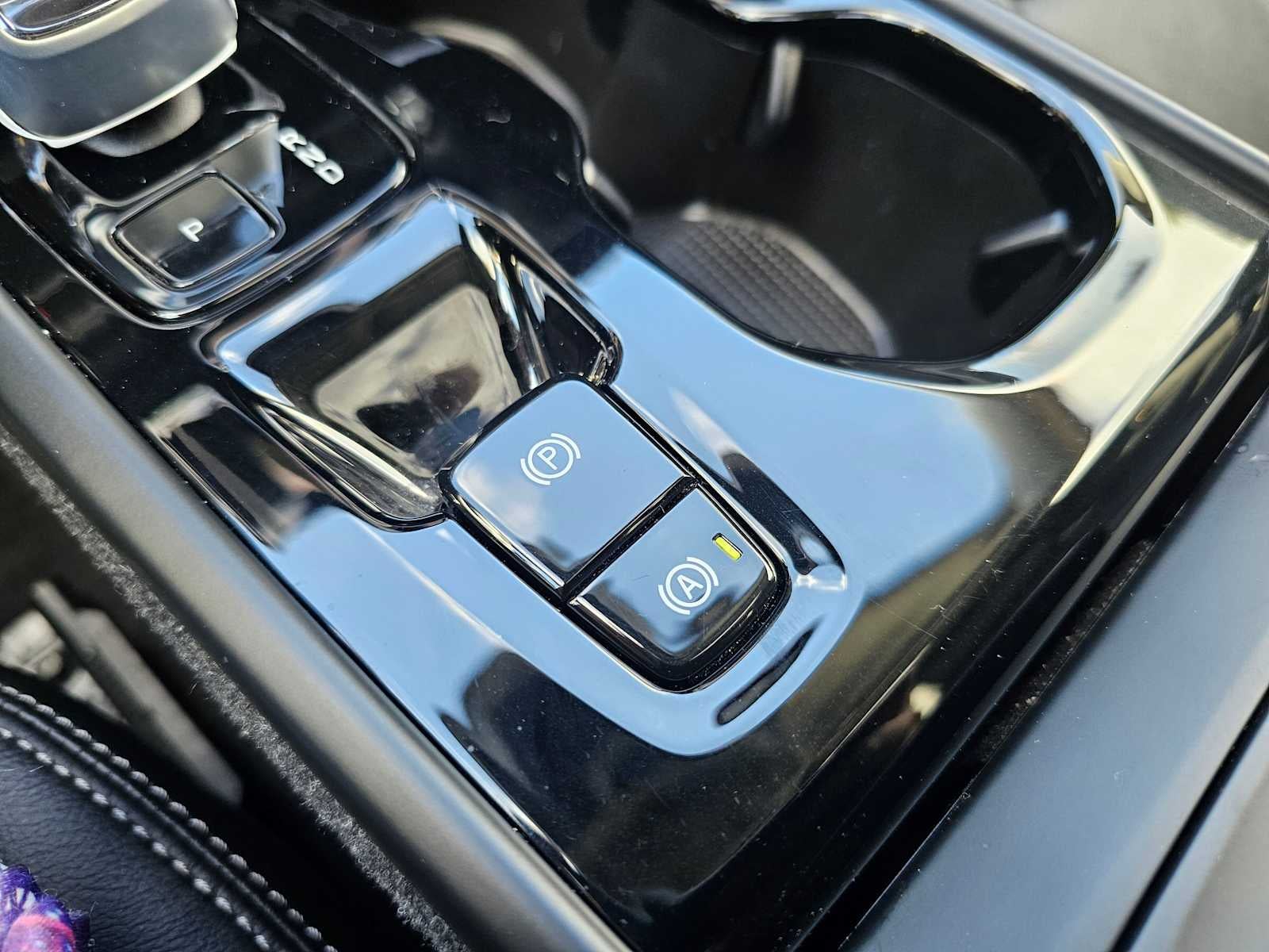 2023 Volvo XC40 Plus Dark Theme