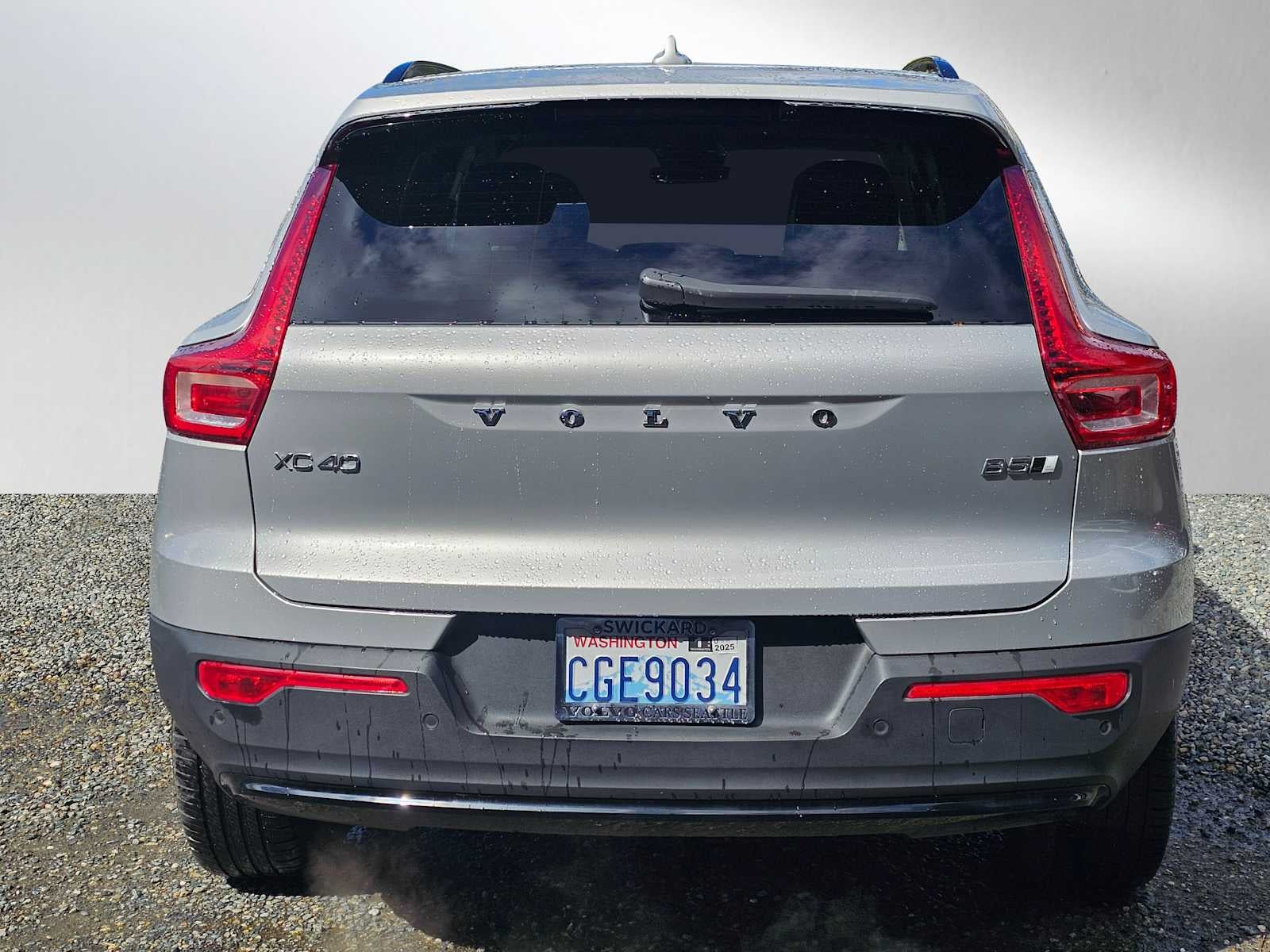 2023 Volvo XC40 Plus Dark Theme