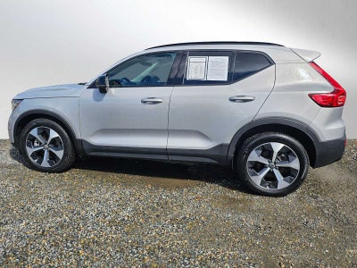 2023 Volvo XC40 Plus Dark Theme