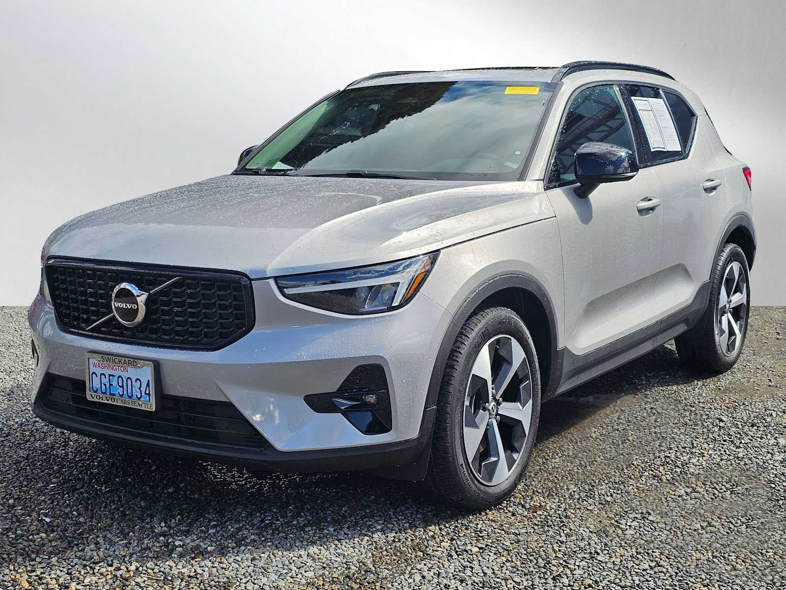 2023 Volvo XC40 Plus Dark Theme