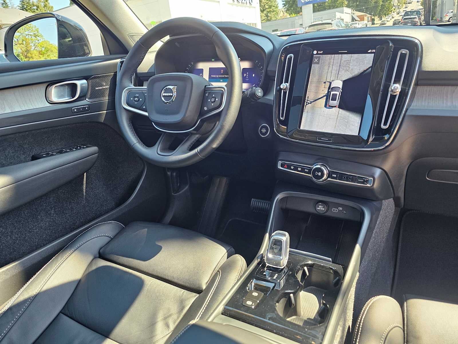 2023 Volvo XC40 Ultimate Dark Theme