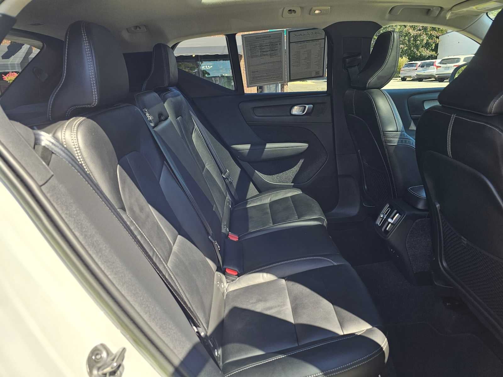 2023 Volvo XC40 Ultimate Dark Theme